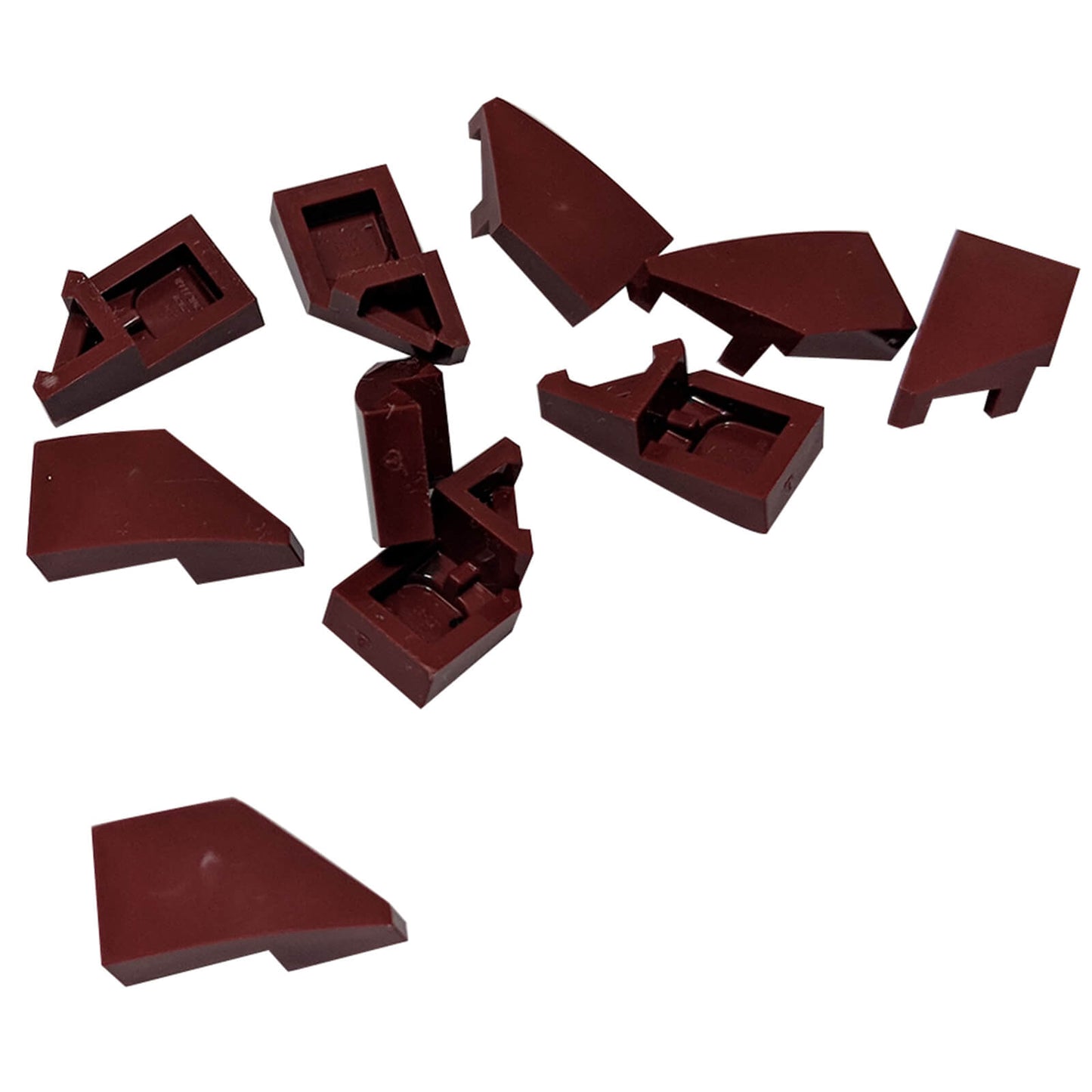 LEGO® Wedge 2 x 1 x 2/3 Sinistra (Parte 29120) in rosso scuro, comunemente usato per costruzioni angolari e dettagli lisci