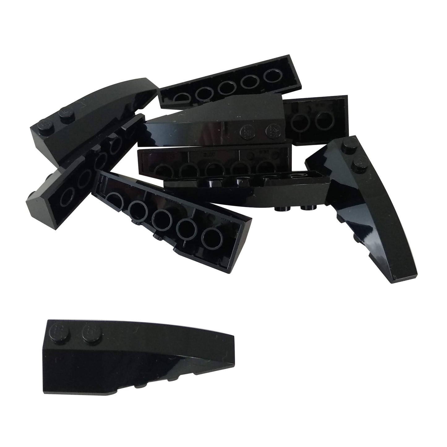 Pièce LEGO Wedge 6 x 2 Droite 41747 pour véhicule incliné en noir.