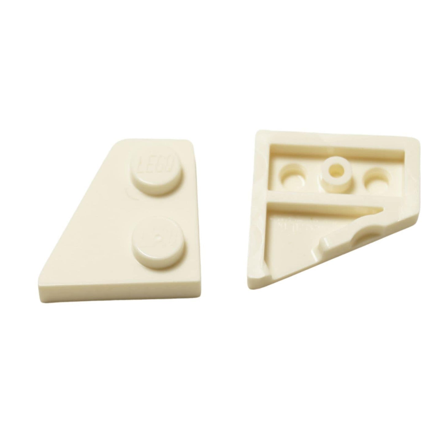 LEGO díl 24299 Klínová destička 2x2 vlevo s úhlovým designem v bílé.