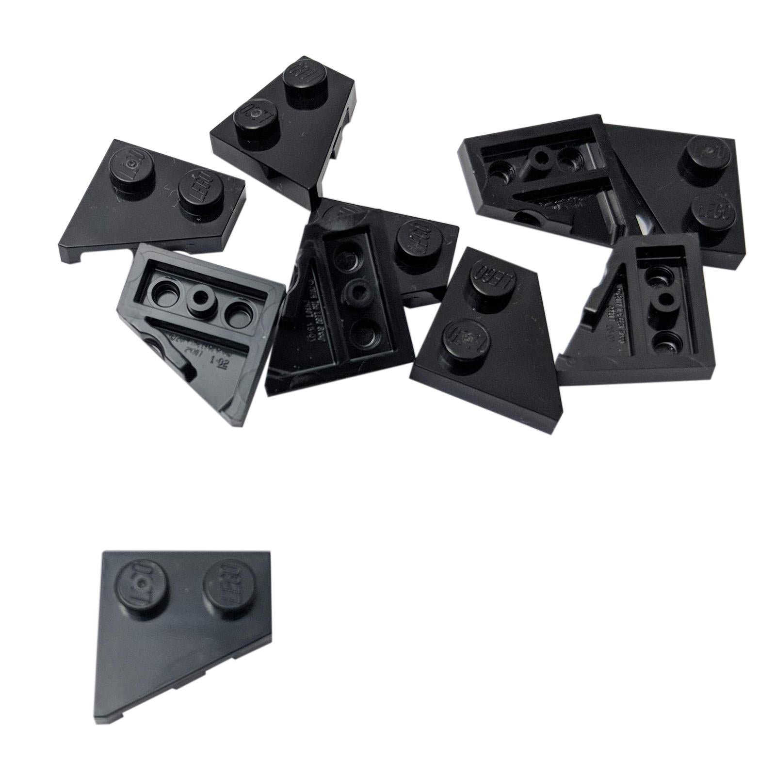 LEGO peça 24307 Wedge Plate 2x2 Right mostrando design de asa angulada em preto.
