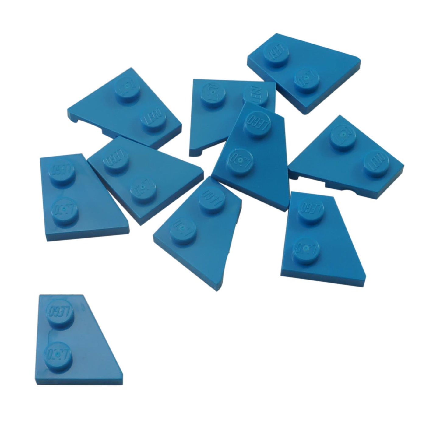 LEGO peça 24307 Wedge Plate 2x2 Right mostrando design de asa angulada em azul escuro.