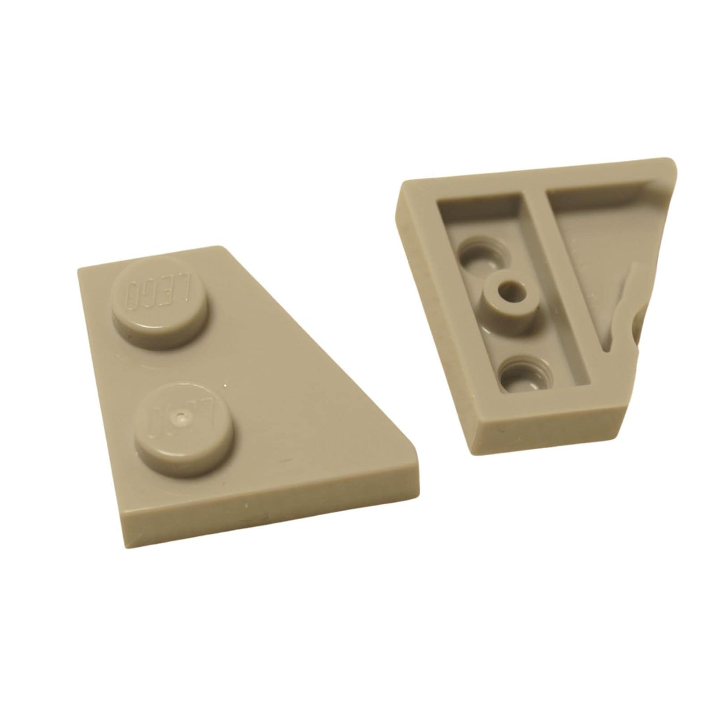 LEGO peça 24307 Wedge Plate 2x2 Right mostrando design de asa angulada em cinzento azulado claro.