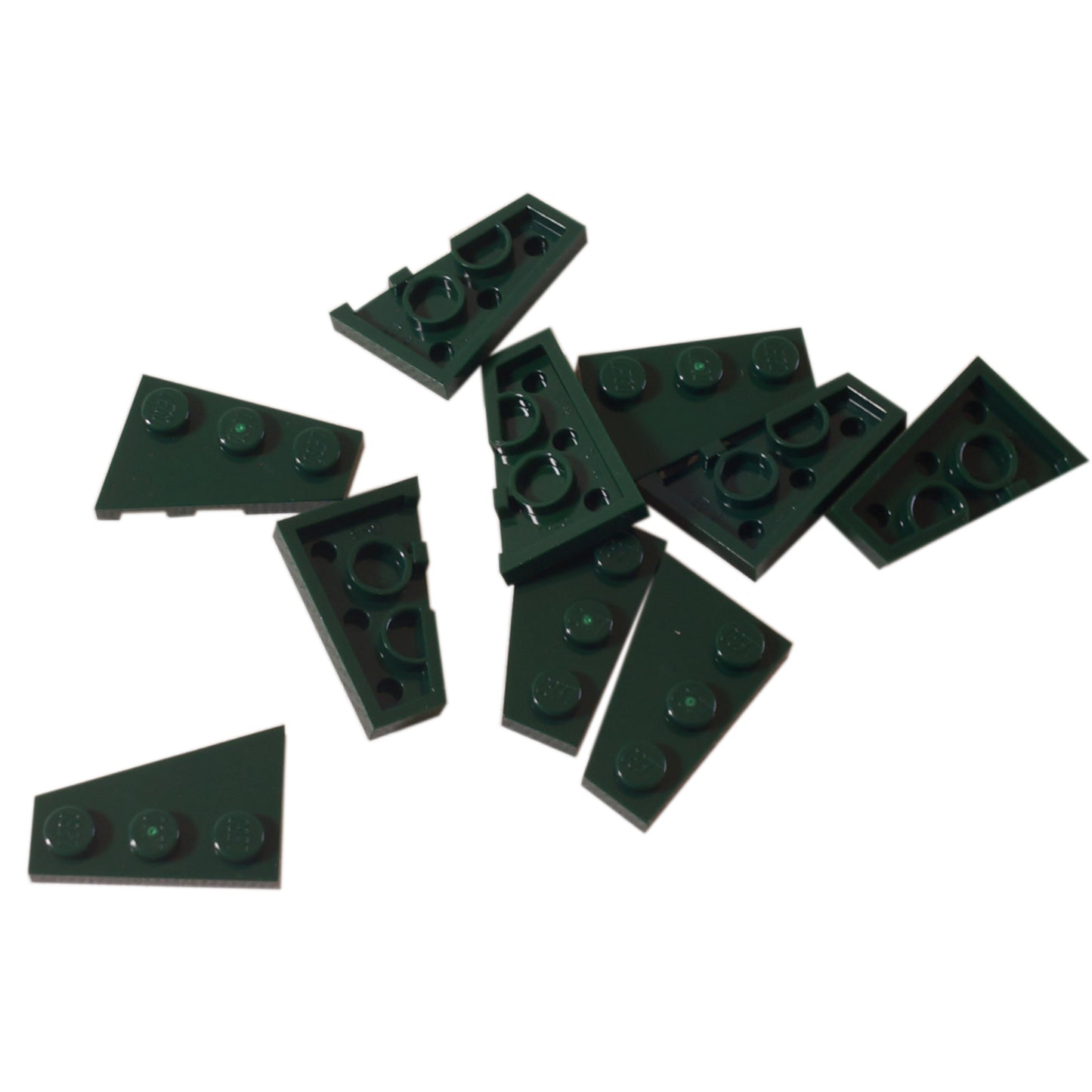 LEGO® Wedge Plate 3 x 2 Right (43722) em verde escuro, uma placa angulada projetada para criar formas aerodinâmicas, asas e construções assimétricas.
