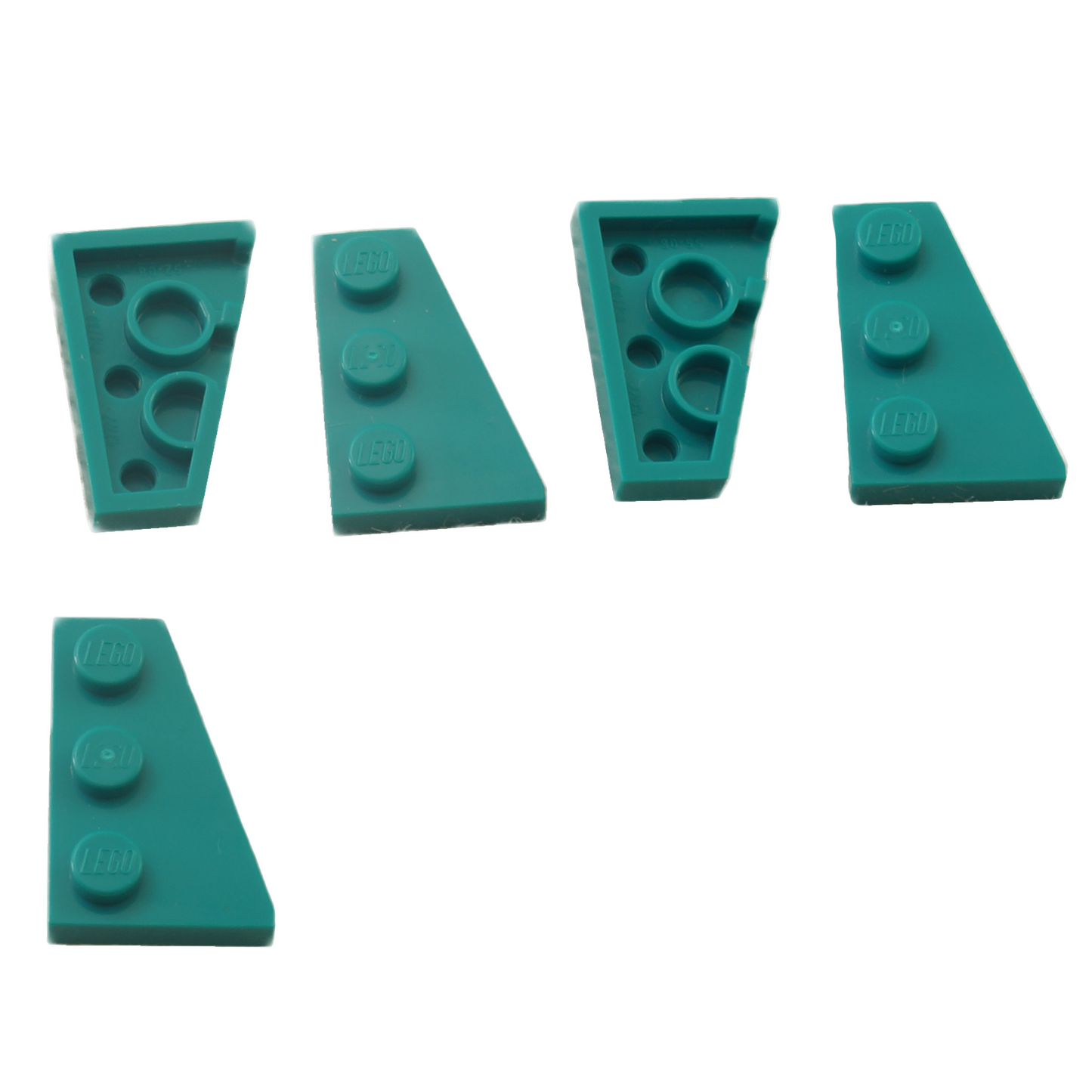 LEGO® Wedge Plate 3 x 2 Right (43722) em turquesa escuro, uma placa angulada projetada para criar formas aerodinâmicas, asas e construções assimétricas.
