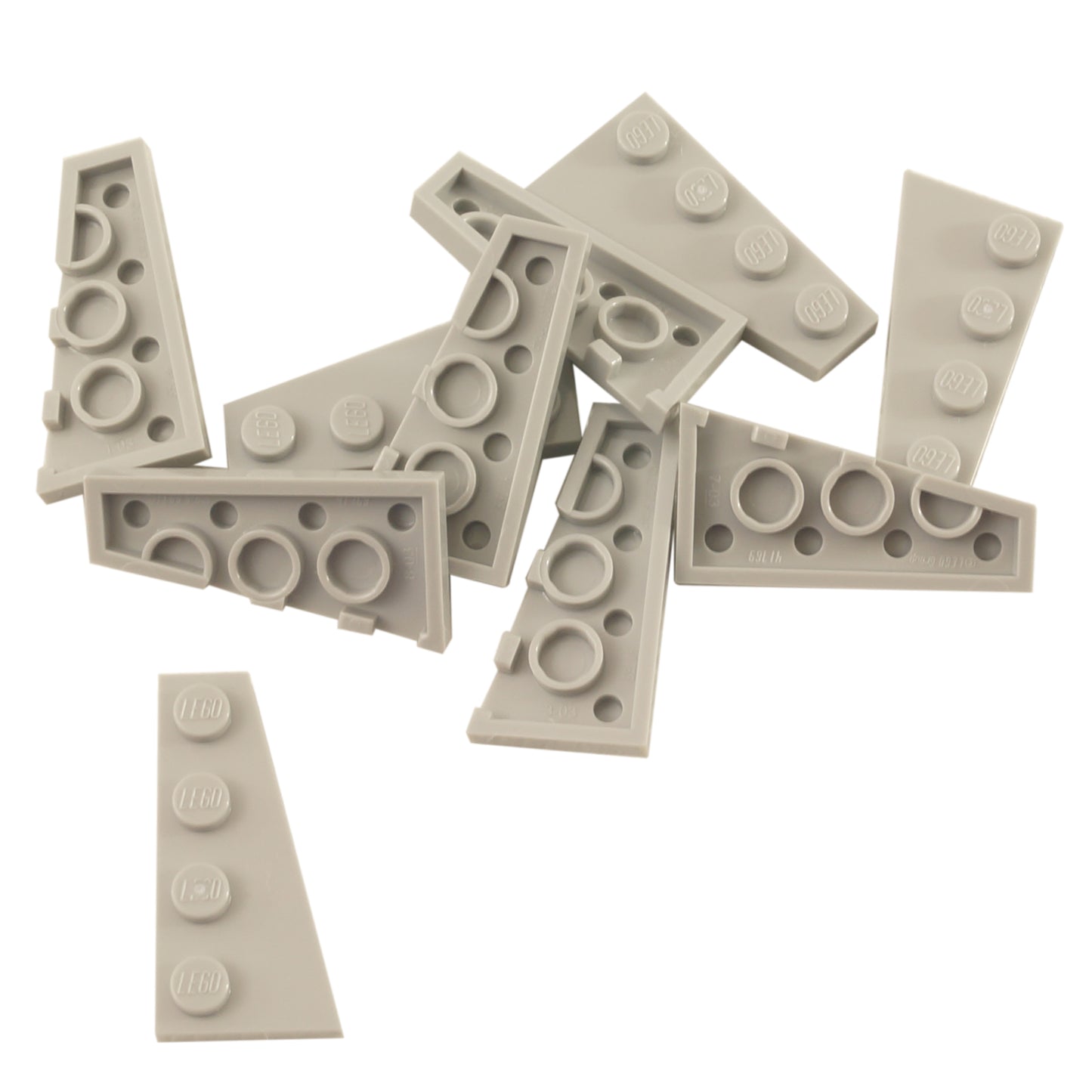 LEGO® Wedge Plate 4 x 2 Right (41769) in light bluish gray, an angled plate ideal for streamlined vehicles, wings, and detailed asymmetrical designs.
