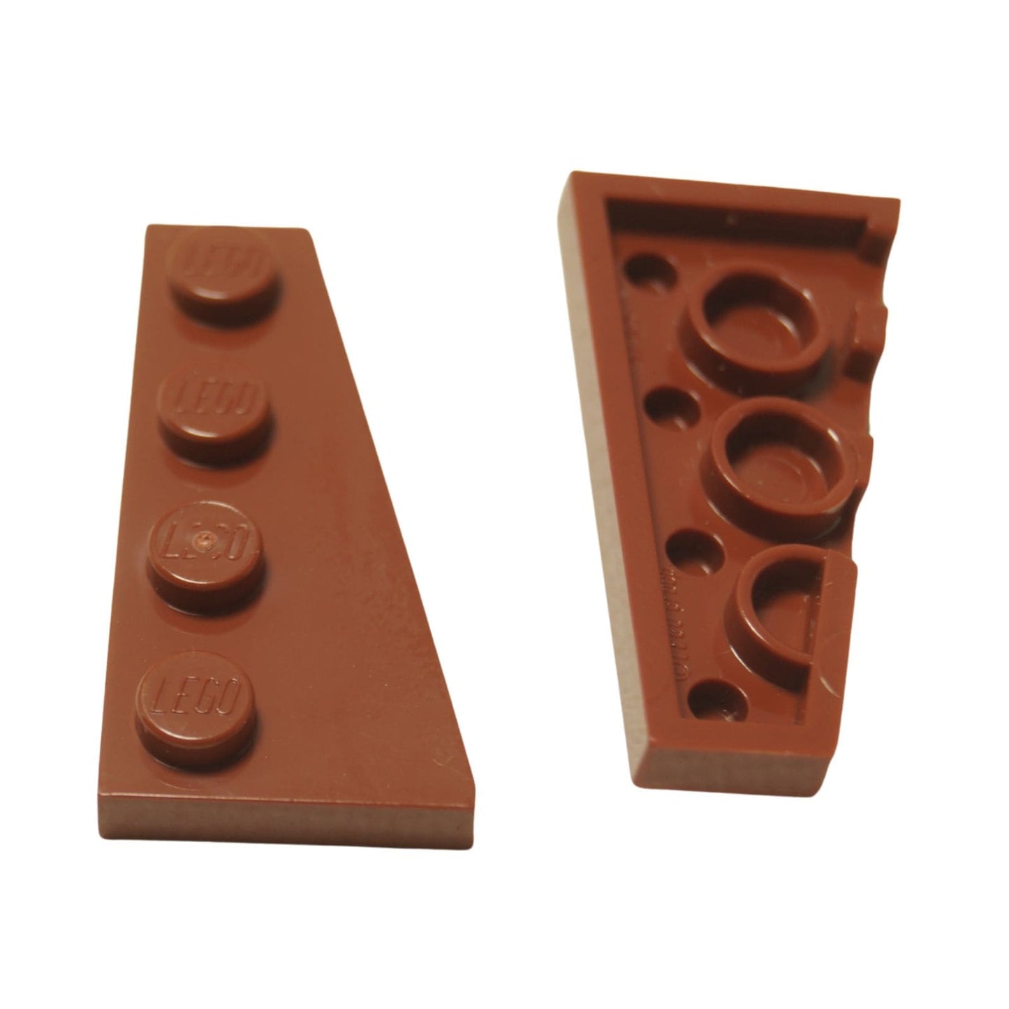 LEGO® Wedge Plate 4 x 2 Right (41769) in reddish brown, an angled plate ideal for streamlined vehicles, wings, and detailed asymmetrical designs.
