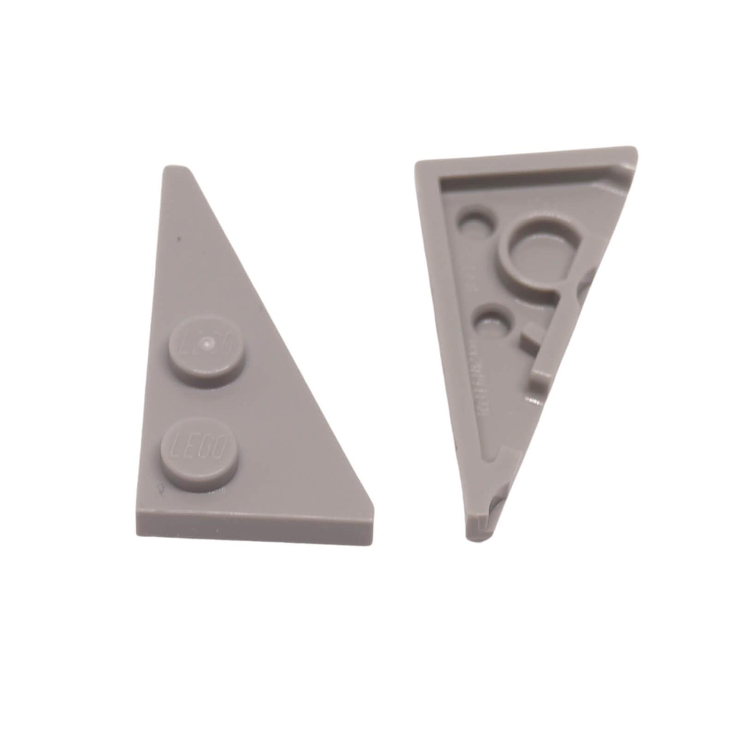 LEGO® Placa en cuña 4 x 2 derecha, puntiaguda (Parte 65426) en gris claro, utilizada para ángulos agudos, frentes de vehículos y modelado detallado
