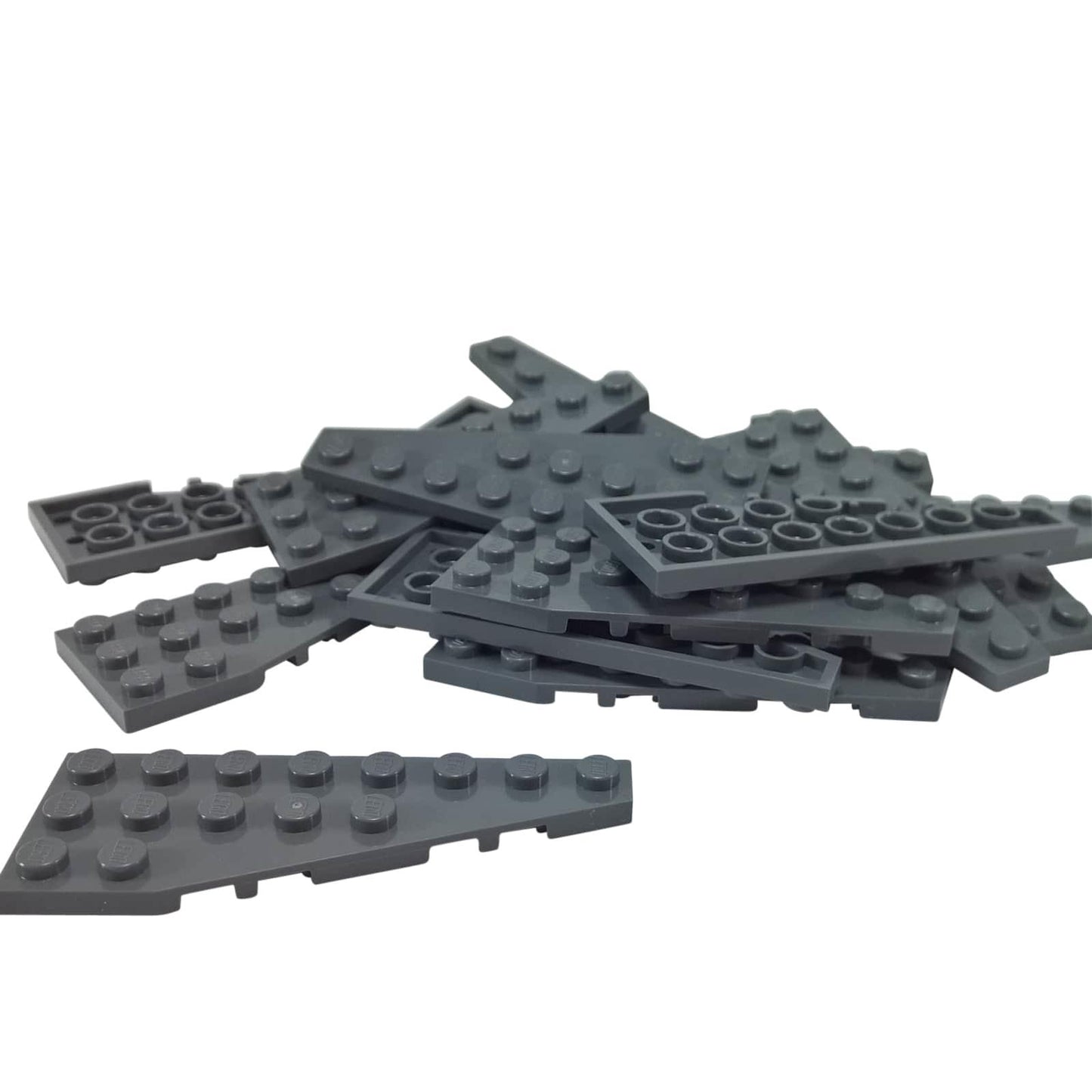 LEGO® plăcuță înclinată 8 x 3, piesă pentagonală pe partea dreaptă, formă înclinată pentru panouri de vehicule sau detalii structurale, culoare gri închisă
