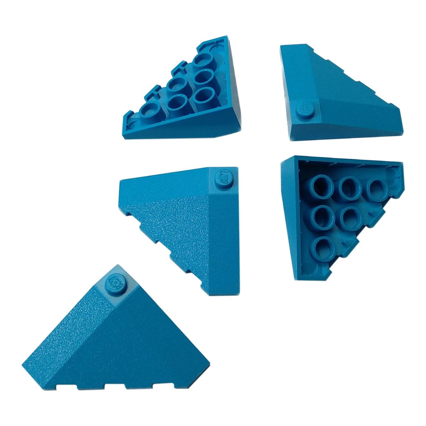 LEGO® klínová šikmina 18 roh 4 x 4 díl, mělký úhlový roh pro hladké povrchy a detaily vozidel, barva tmavá azurová
