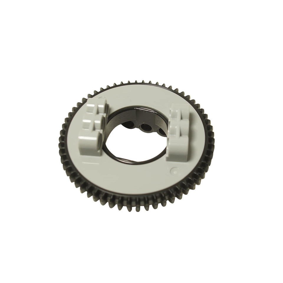 Turntable Technic de 60 dientes en gris claro azulado con anillo superior negro y dientes de engranaje biselados, vista ensamblada.
