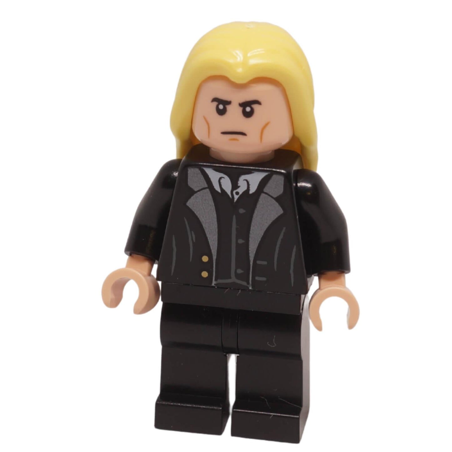 Vista frontal de la minifigura de Lucius Malfoy con cabello largo y rubio, traje negro y ceño fruncido
