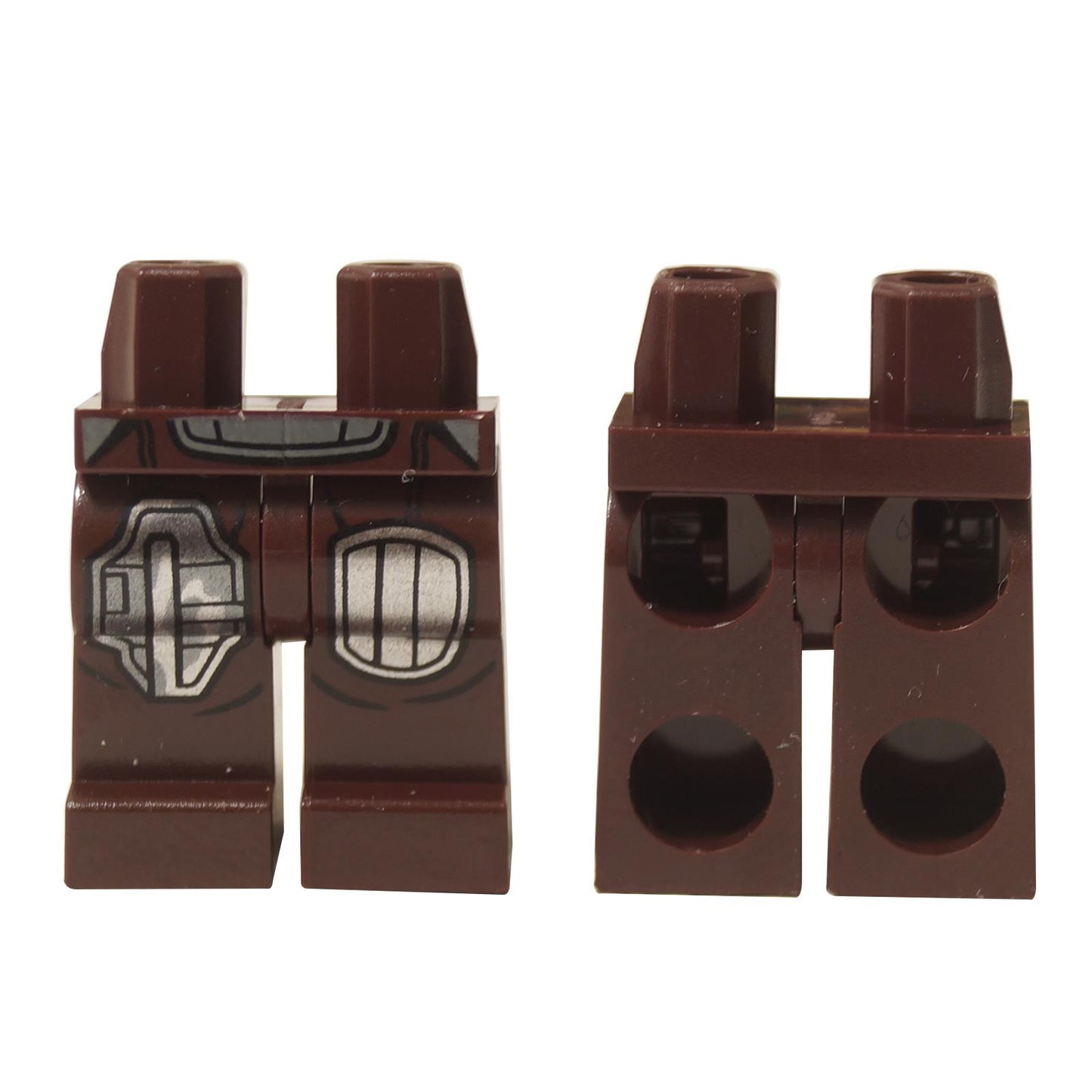 Vista frontal y trasera de las piernas del minifigura de Star Wars LEGO® para The Mandalorian, mostrando pantalones marrón rojizo con armadura de muslo de Beskar plateada impresa.