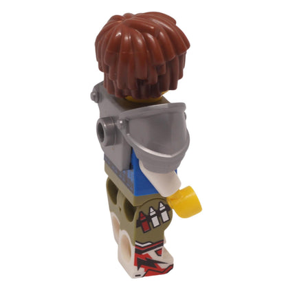 LEGO Mateo minifigure drm062 with Z-Blob graphic shirt, silver shoulder armor, and lime-streaked hair.. side view.