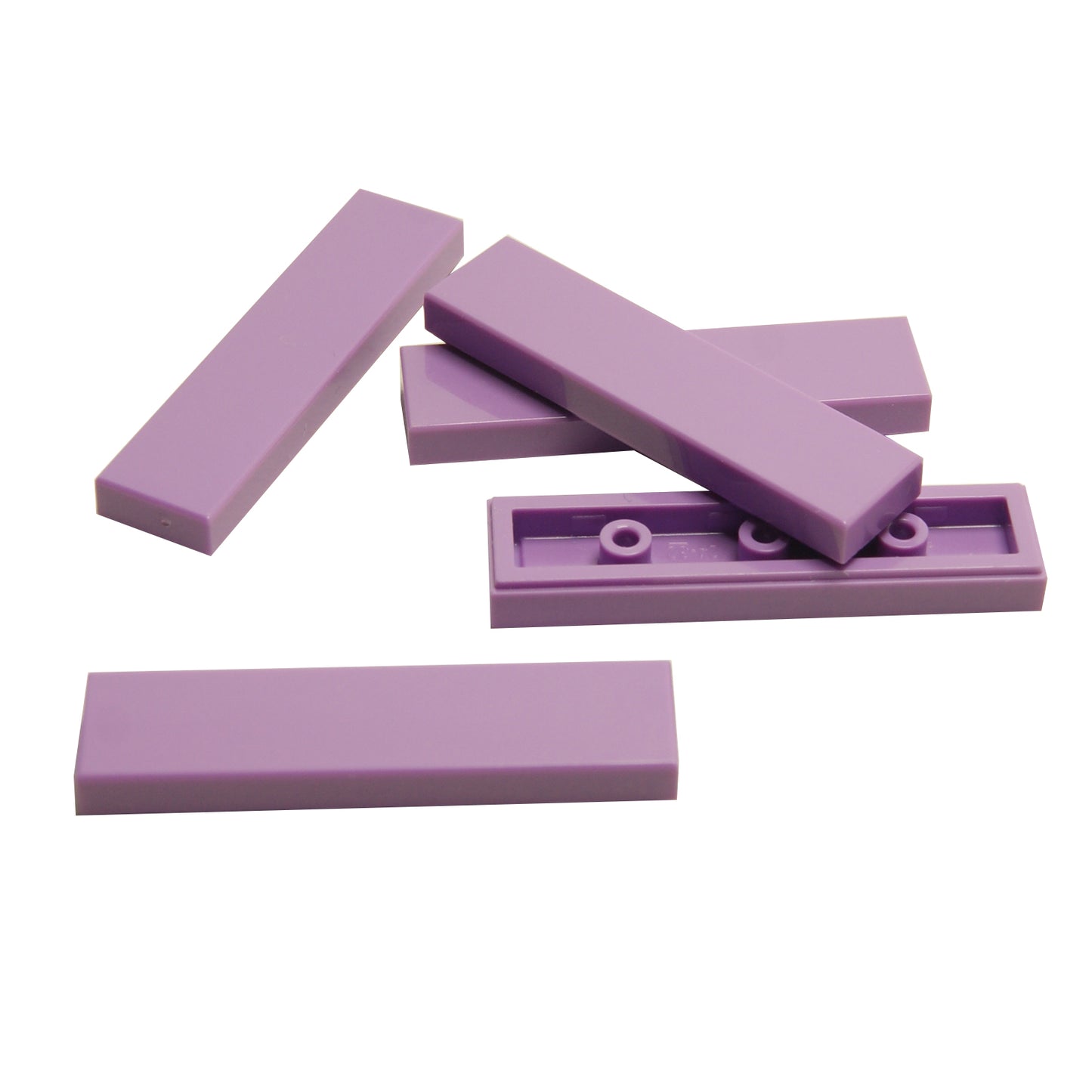 Pièce rectangulaire en carrelage 1 x 4 lavande moyen pour surfaces lisses, bordures, finitions et constructions propres LEGO®.
