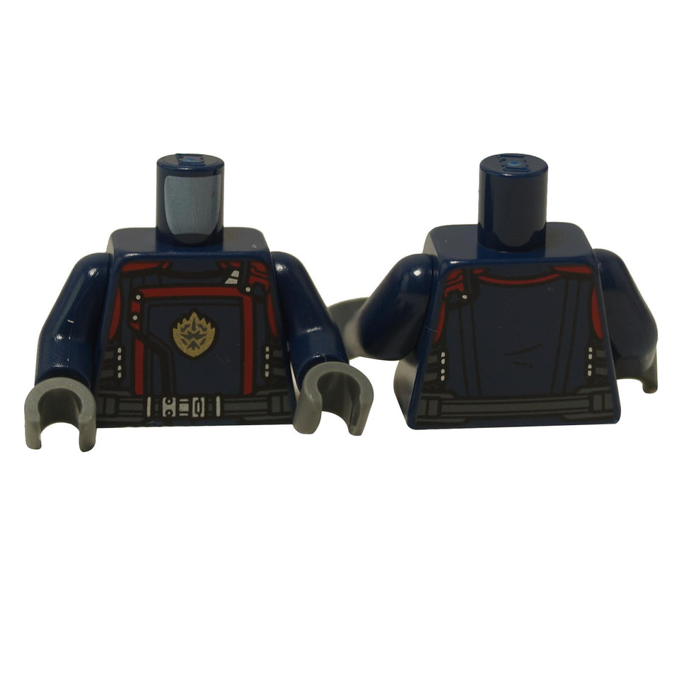 Minifigura torso con chaqueta oscura, logo dorado de Ravager y ribete rojo, impresión de cinturón gris azulado oscuro, vista frontal y trasera
