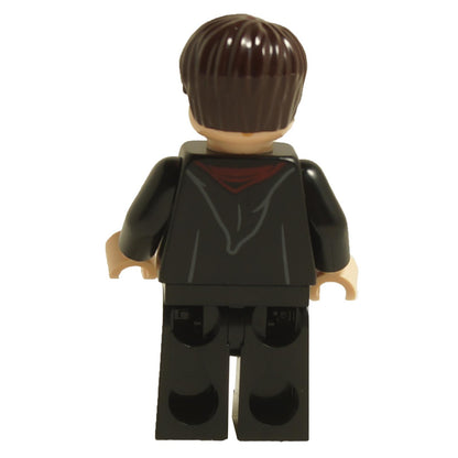 rear view of LEGO Neville Longbottom minifigure with brown hair wearing black Gryffindor robe with hood print and black legs hp398
