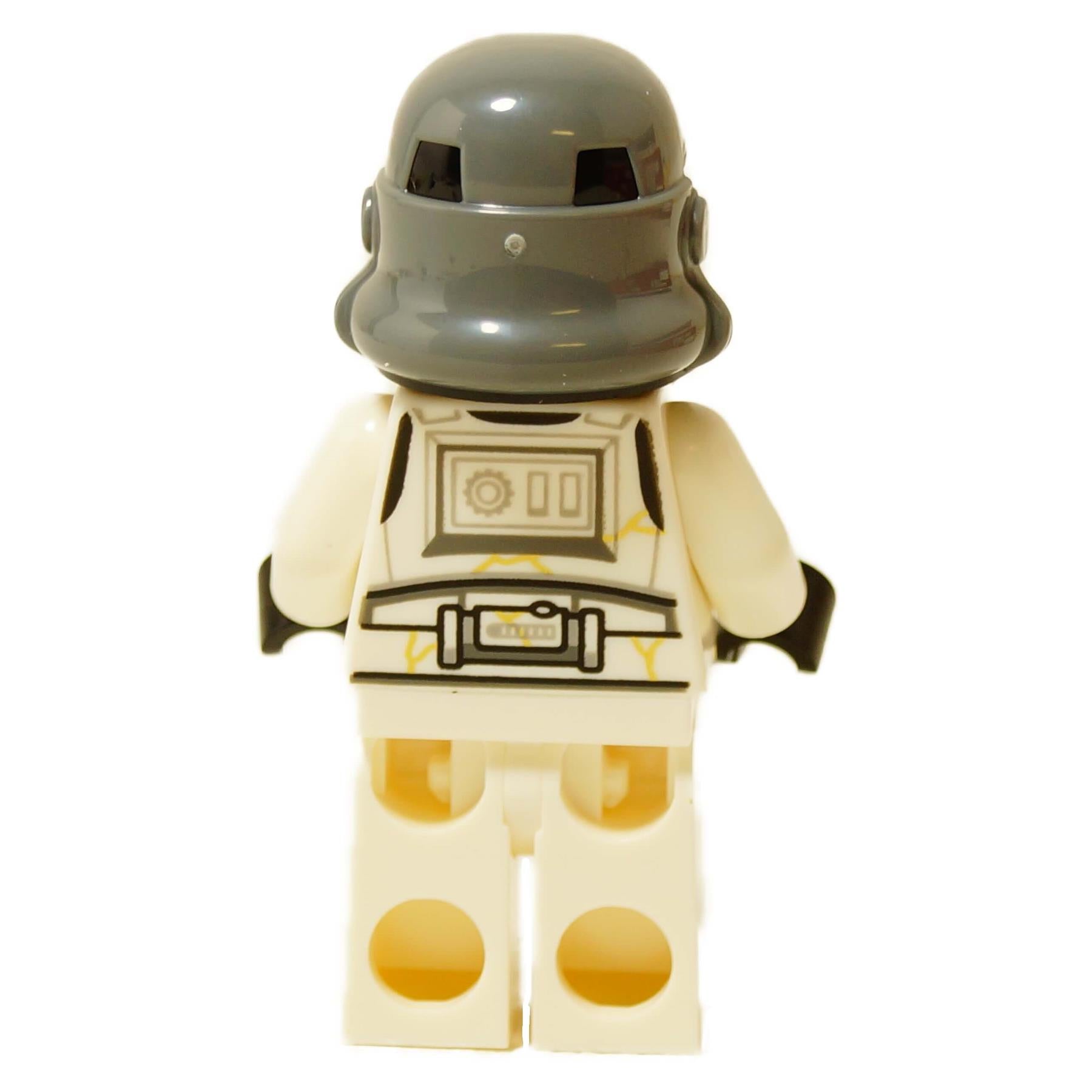 Vista trasera de la minifigura de Night Trooper con casco oscuro, mostrando la impresión trasera de la armadura blanca y el panel de utilidad
