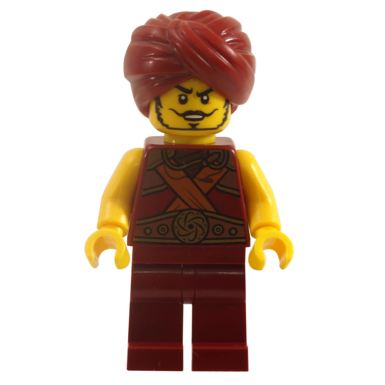 Minifigura LEGO Ninjago Gravis njo0637 con un turbante rojo oscuro y túnicas a juego en rojo oscuro. Vista frontal.