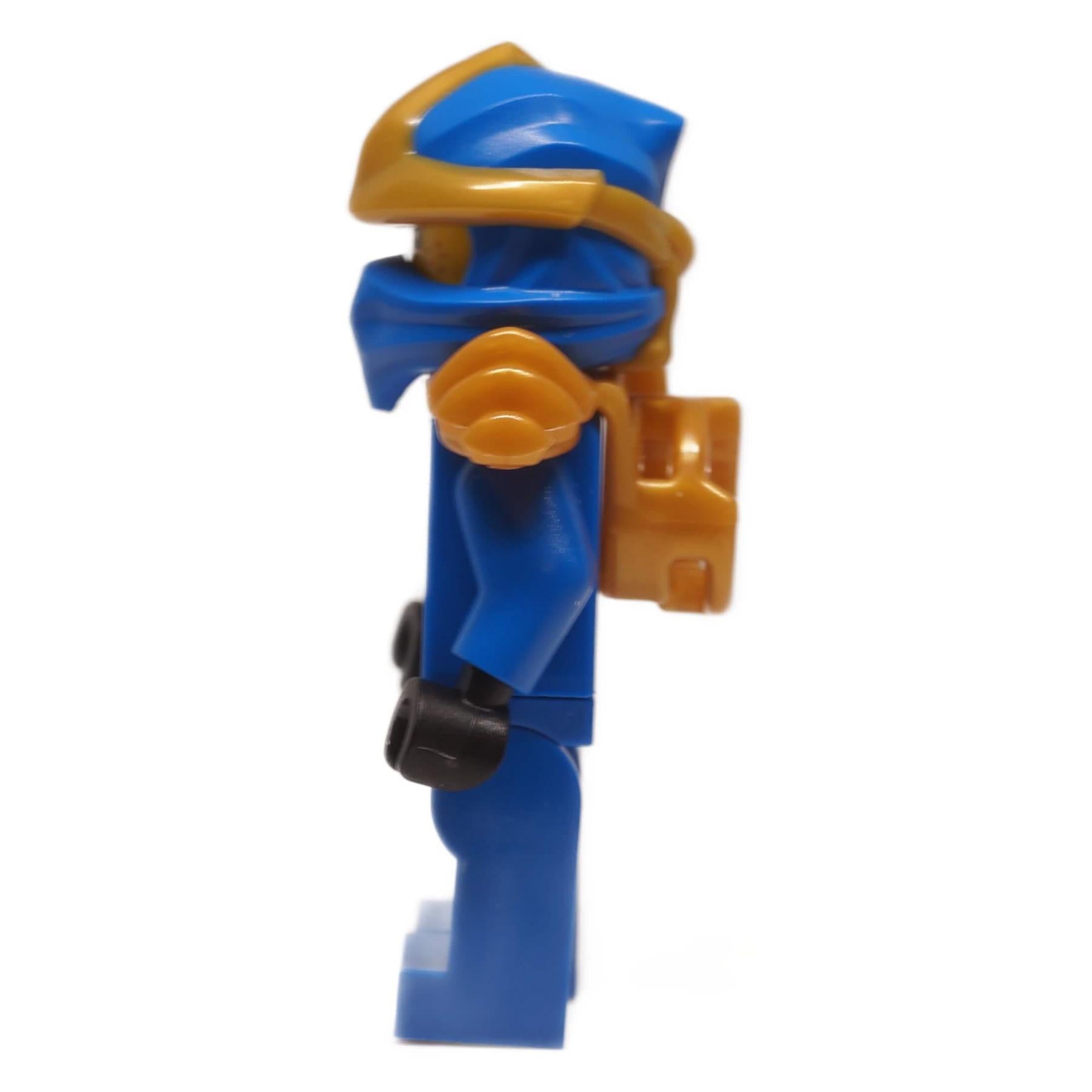 ヘルメットのプロファイル、金のショルダーアーマー、青い腕を示すJay ZXミニフィギュア njo0998の左側面ビュー
