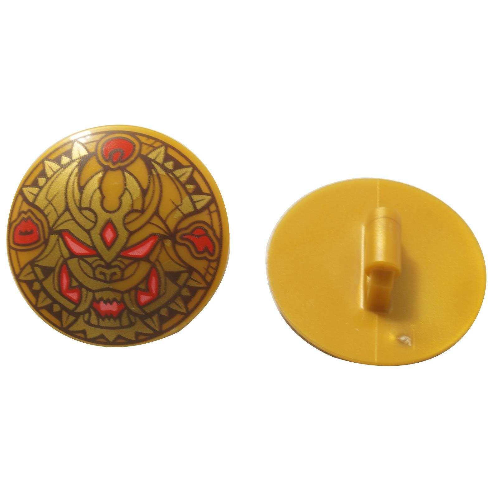 Front and back view of the LEGO NINJAGO Oni Mask shield 75902pb30, featuring a menacing gold and red dragon face on a pearl gold shield.

