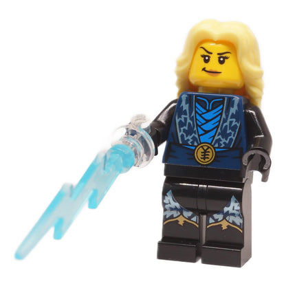 Minifigure Ninjago njo1006 dengan rambut blond panjang, cetakan torso petir biru, kaki hitam, memegang senjata petir biru telus
