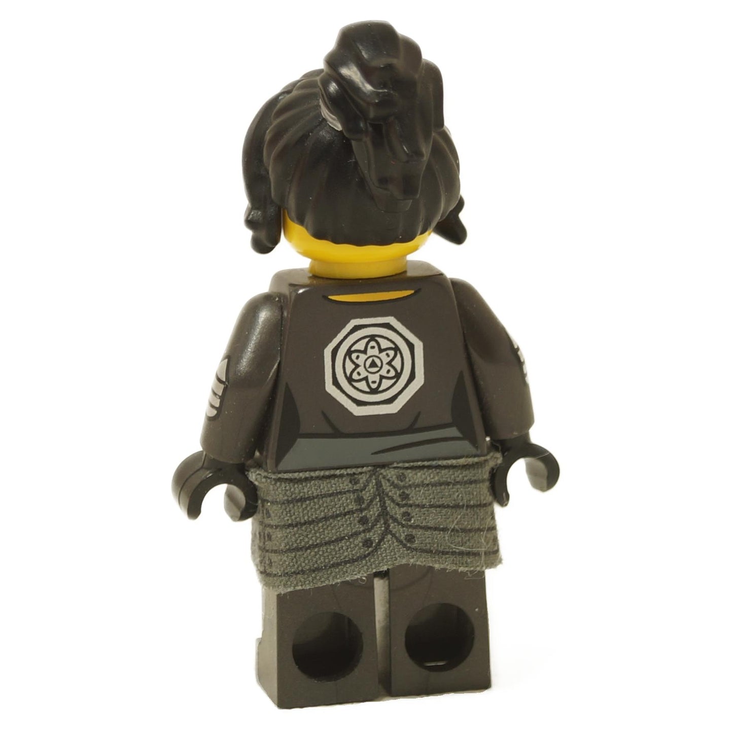 back view of LEGO Ninjago Nya minifigure from The LEGO Ninjago Movie with dark hair and ninja outfit with emblem on back njo321
