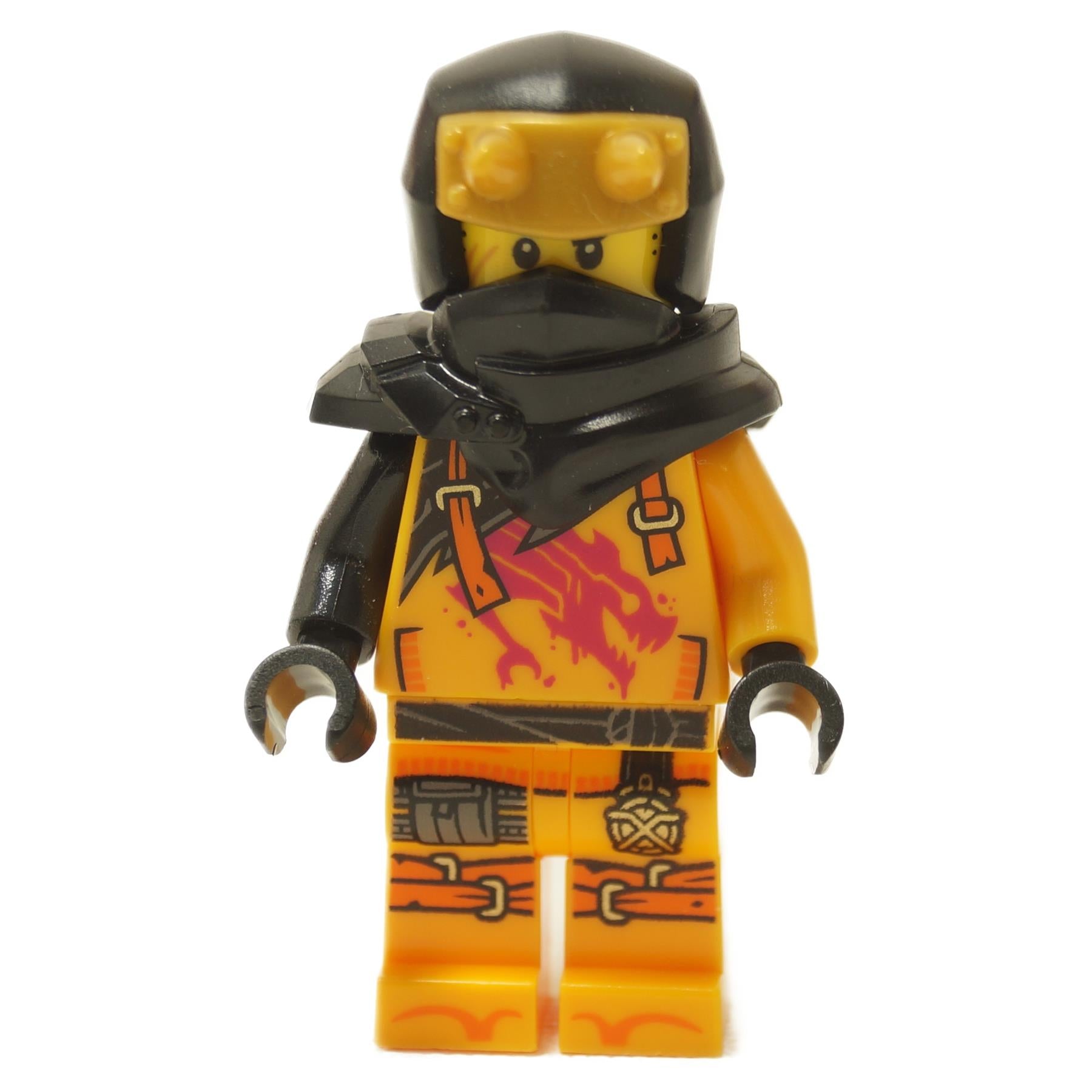 Portocaliu minifigura cu imprimeu de torzo dragon magenta, glugă neagră cu coarne și piesă de guler neagră.
