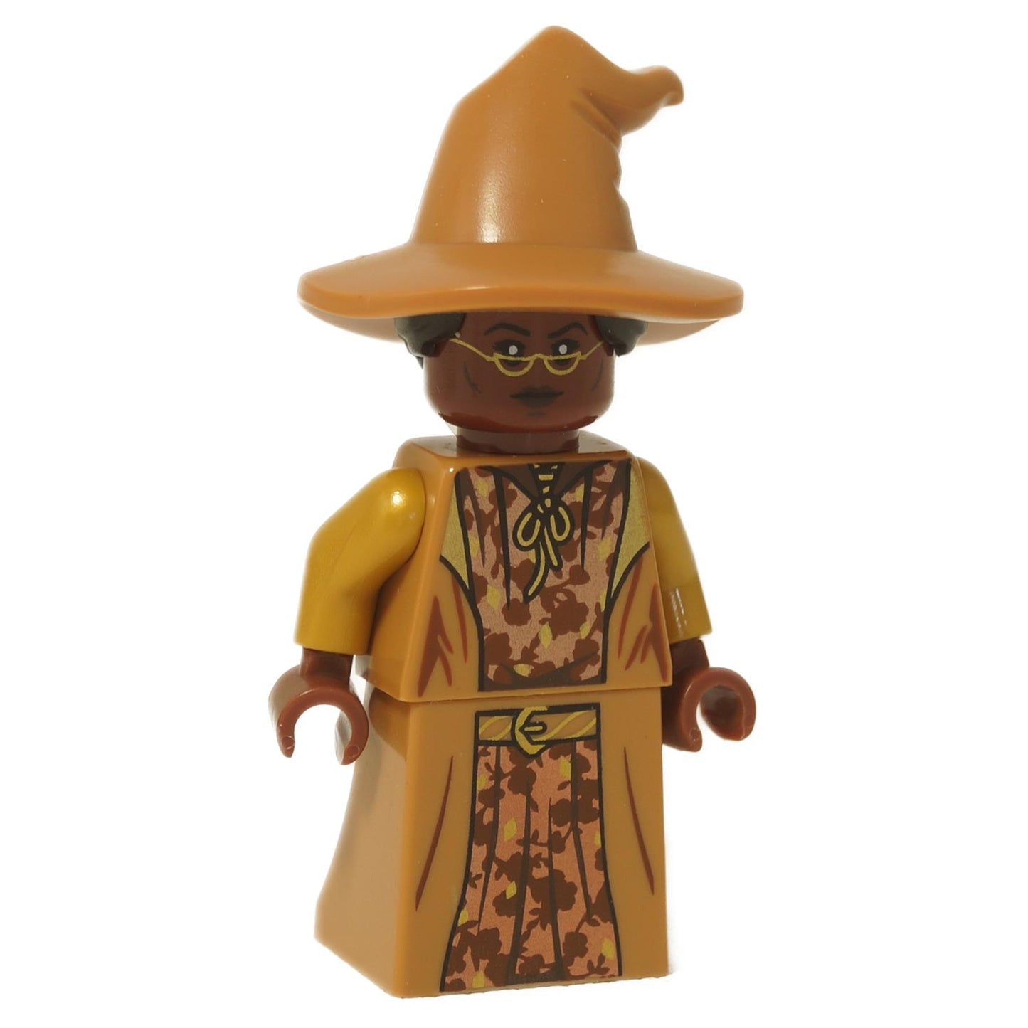  Minifigura de LEGO Harry Potter de la Profesora Sinistra (hp310) vistiendo su túnica de nougat con patrones y un sombrero puntiagudo a juego, mostrada de frente.