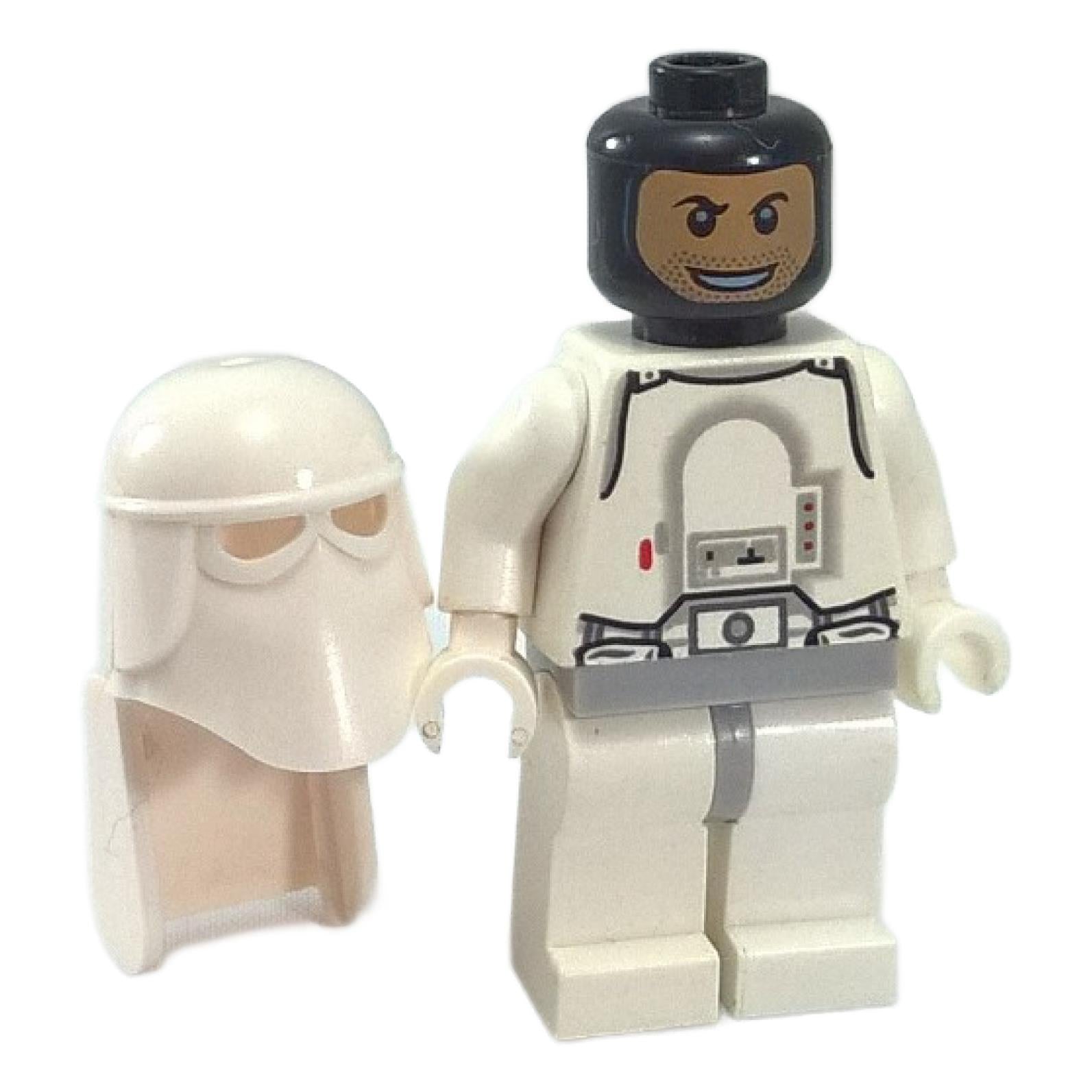Minifigura de Snowtrooper vista frontal sin casco, mostrando cabeza impresa, armadura blanca y casco separado
