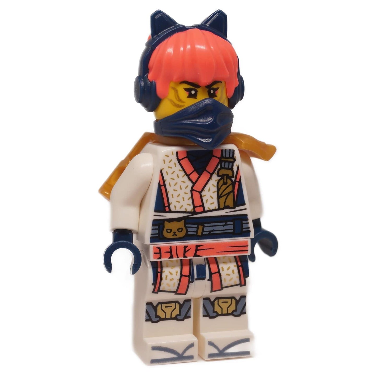 LEGO® Minifigura NINJAGO® Sora con auriculares de orejas de gato vista en ángulo Dragons Rising S4