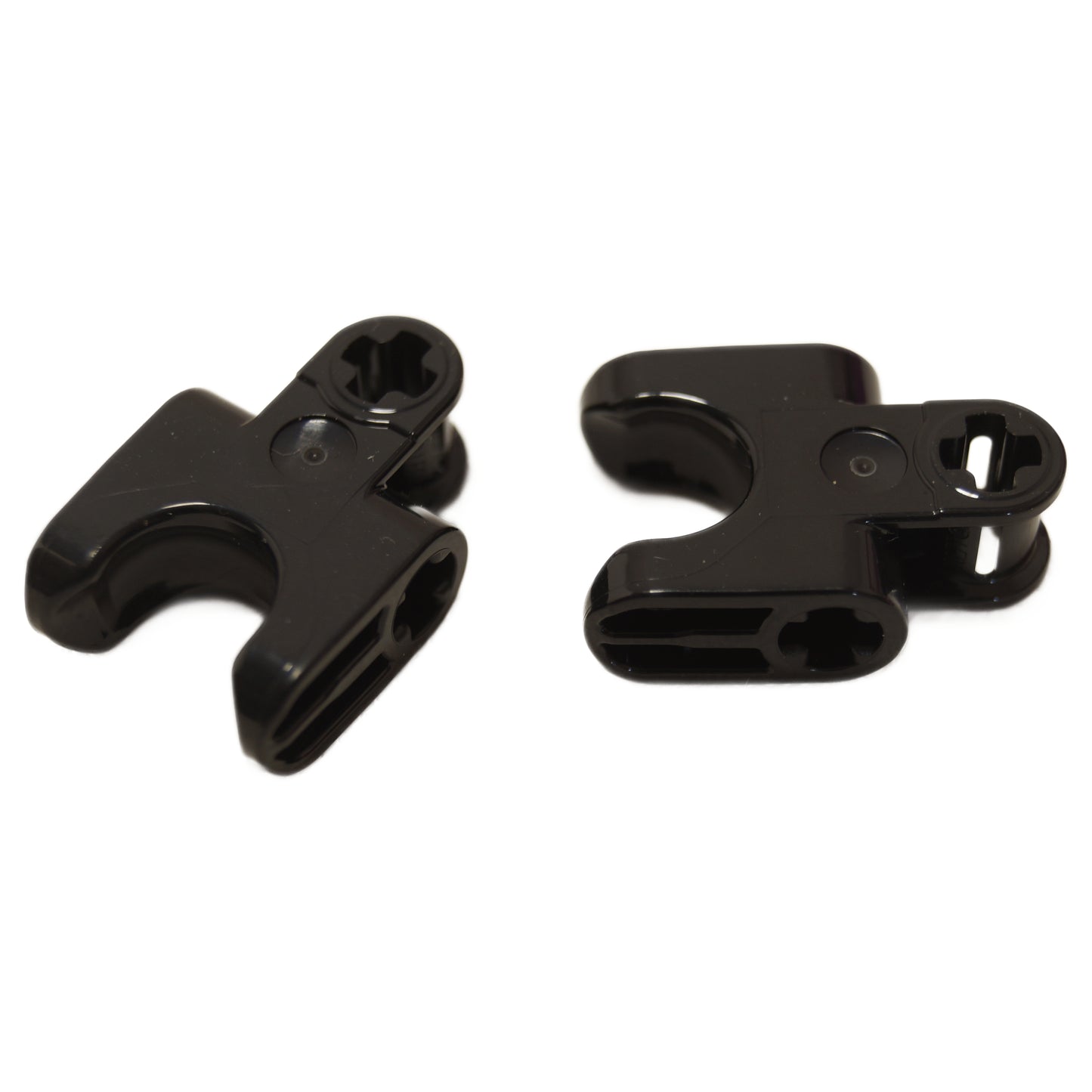 LEGO® Technic Axle Connector 2 x 3 with Ball Joint Socket and Closed Axle Holes (67695) in black.