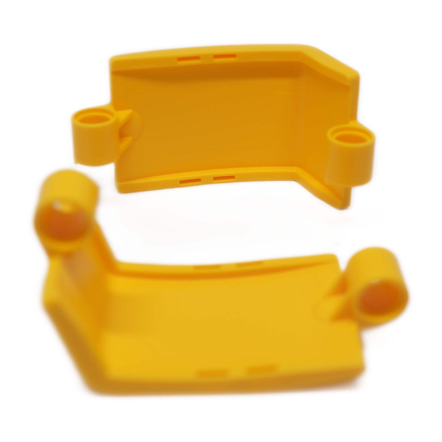LEGO® Technic curved panel 3 x 5 x 3 in yellow, used for bodywork and aerodynamic builds
