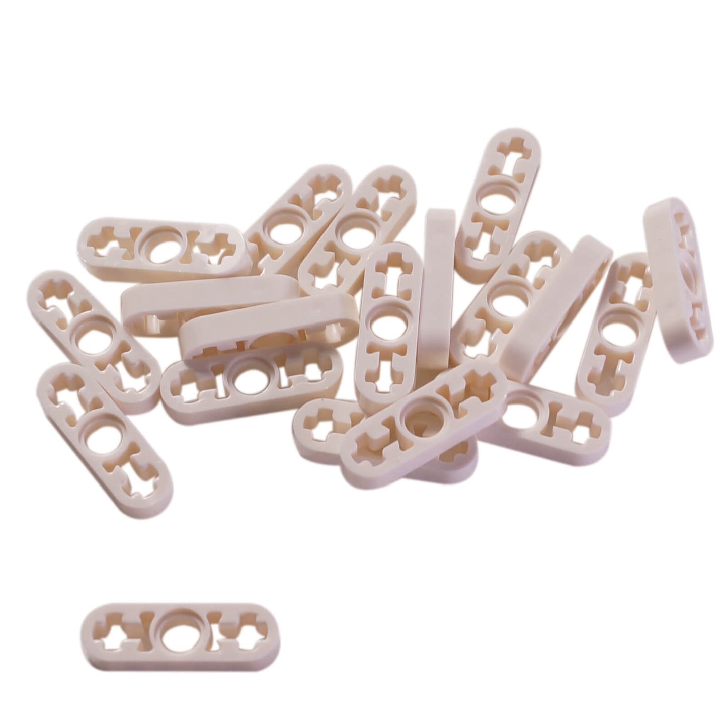 Grupo de piezas LEGO Technic Liftarm 1x3 Delgado de color blanco (6632) apiladas juntas.