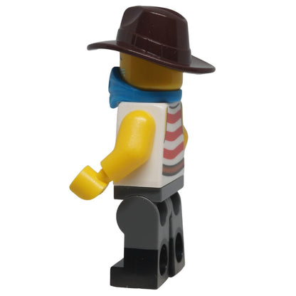 LEGO Wild West Train Bandit Minifigure bdp194 with fedora and blue bandana side view