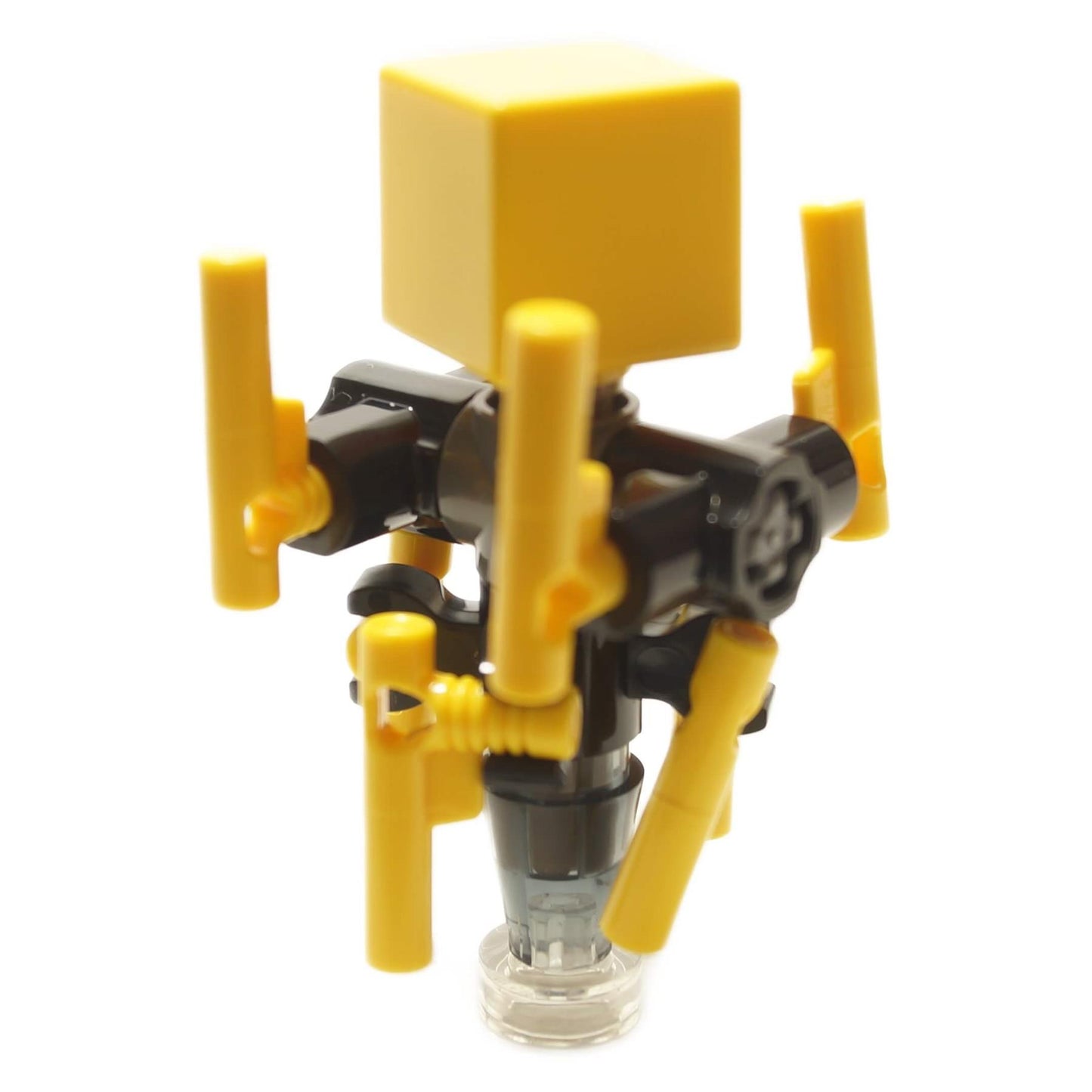 LEGO Minecraft Blaze, pohled zezadu se žlutými tyčemi a černým stojanem.