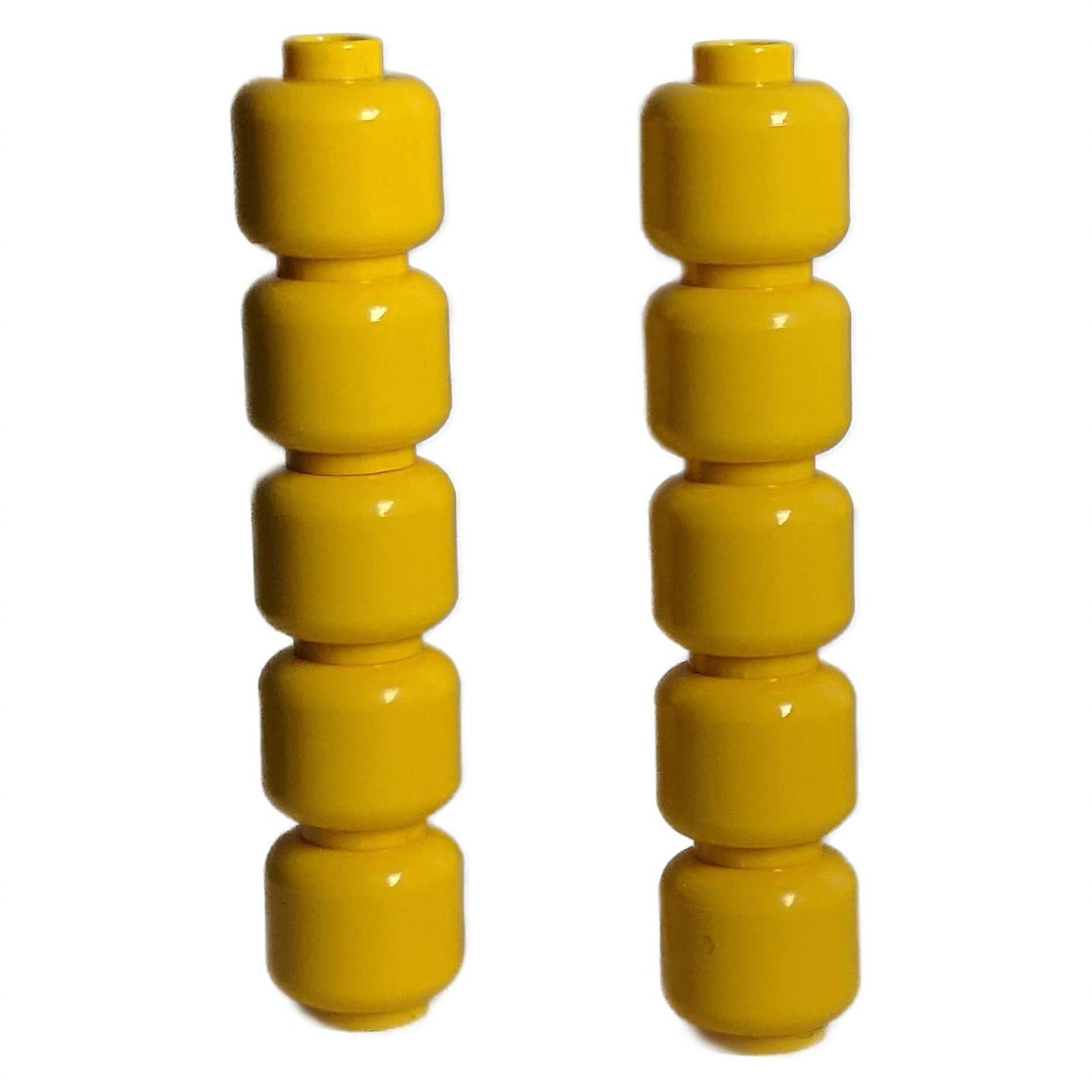 Pile di testine di minifigure gialle semplici LEGO® senza facce stampate, mostrate come un lotto casuale in blocco